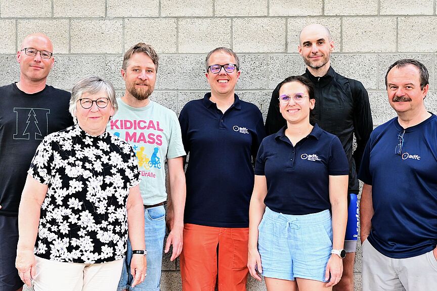 2025-06-25_OG-RRW-Vorstand_ADFC-RRW-Martin-Endmann.jpg (8.28 Mibytes) Der Vorstand der Ortsgruppe Renningen - Rutesheim - Weil der Stadt. V.l.n.r.: Rainer Wohlfahrt, Anita Koranyi, Martin Endmann, Martin Tröster, Jana Torgerson, Michael Kutz, Jörg Stenner