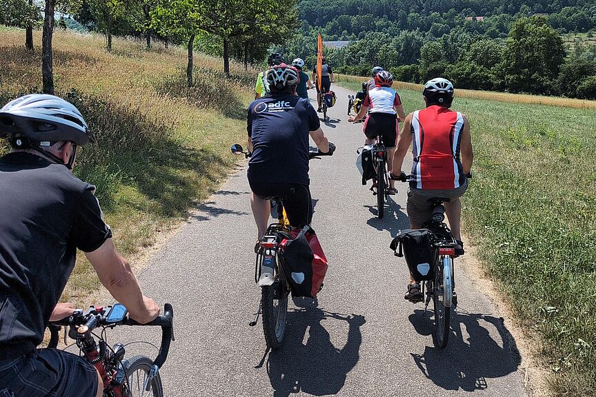 Unterwegs im Würmtal Die Gruppe radelt durchs Würmtal in Richtung Böblingen
